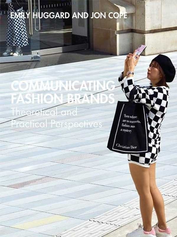 COMMUNICATING FASHION BRANDS - Paramount Books   